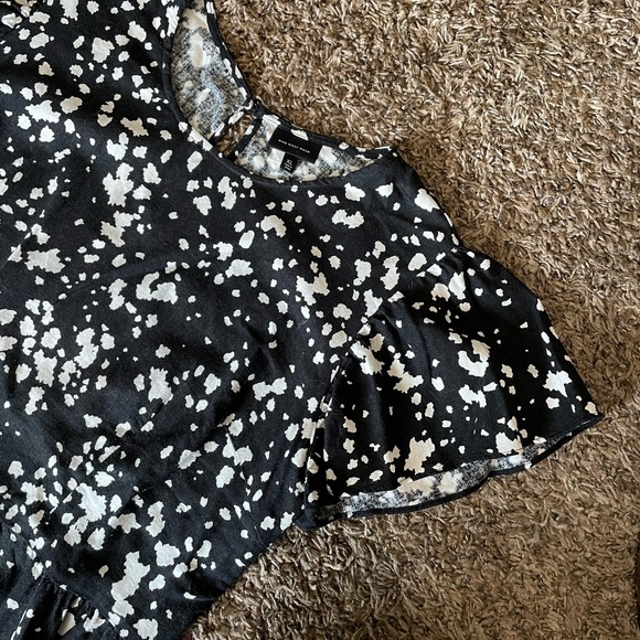 Who What Wear Flutter Sleeve Printed Top - Picture 3 of 7